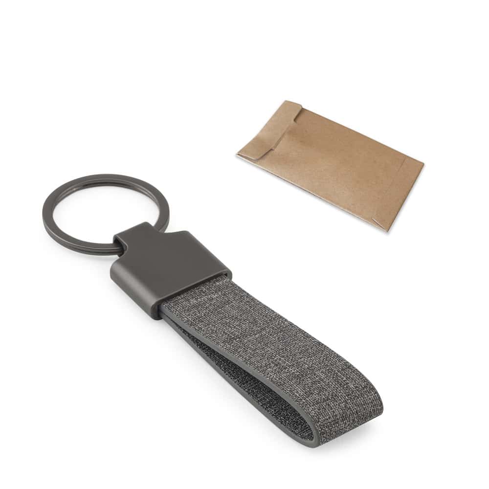 RAVEN. Chaveiro em metal e PET 30% reciclado